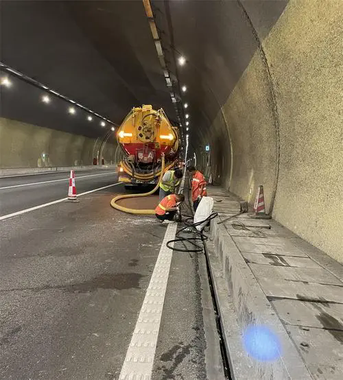 华州隧道排水渠清淤